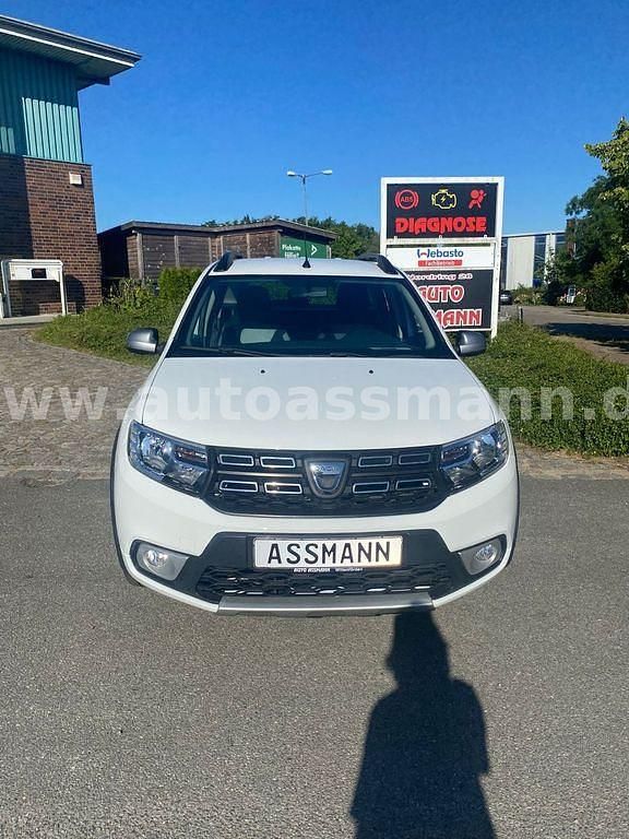Weiß Gebraucht 2020 Dacia Logan MCV Stepway Kombi | 11.990 € (Fairer Preis) - Bild 1/4
