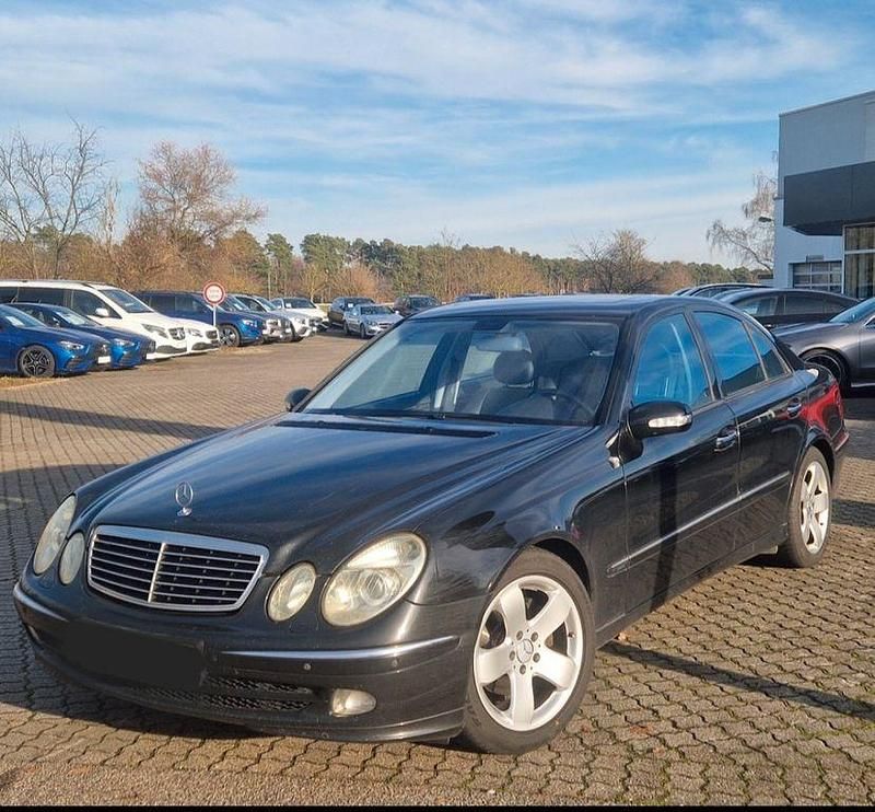 Gebraucht Mercedes E270 Avantgarde 177 PS (130 kW) 2003 Schwarz Limousine