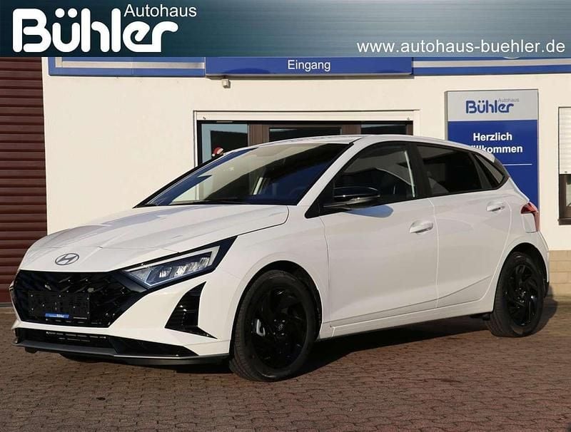 Neu Hyundai i20 Blackline 90 PS (66 kW) 2026 Atlas white Kleinwagen
