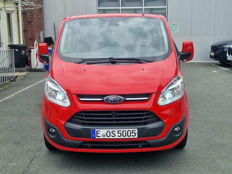 Gebraucht Ford Tourneo 125 PS (91 kW) 2015 Rot Van / Kleinbus