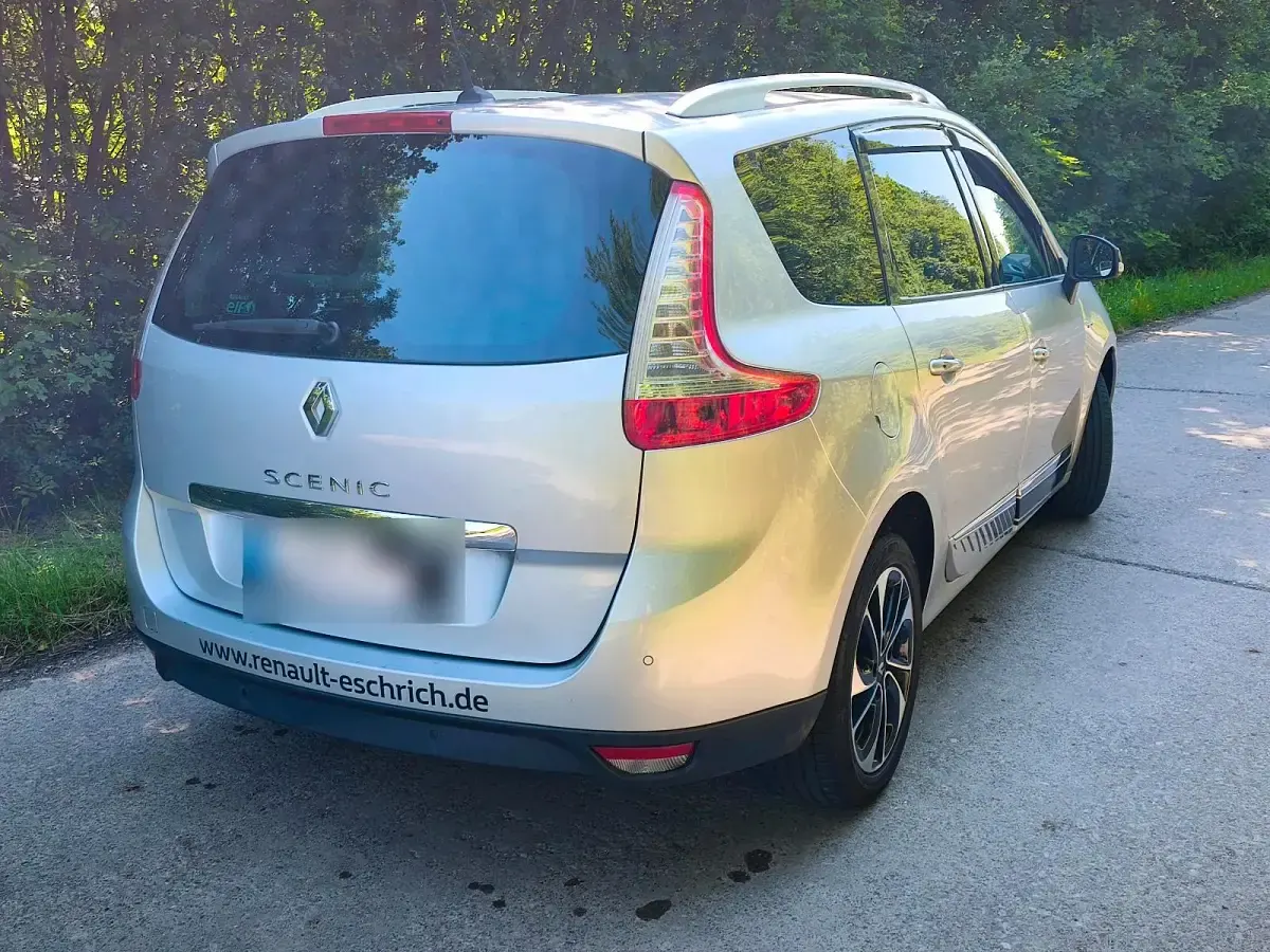 Gebraucht Renault Scenic E-Tech Bose Edition 110 PS (80 kW) 2014 Silber Limousine