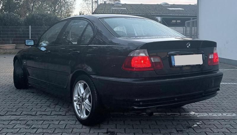 Gebraucht BMW 318 118 PS (86 kW) 2000 Schwarz Limousine