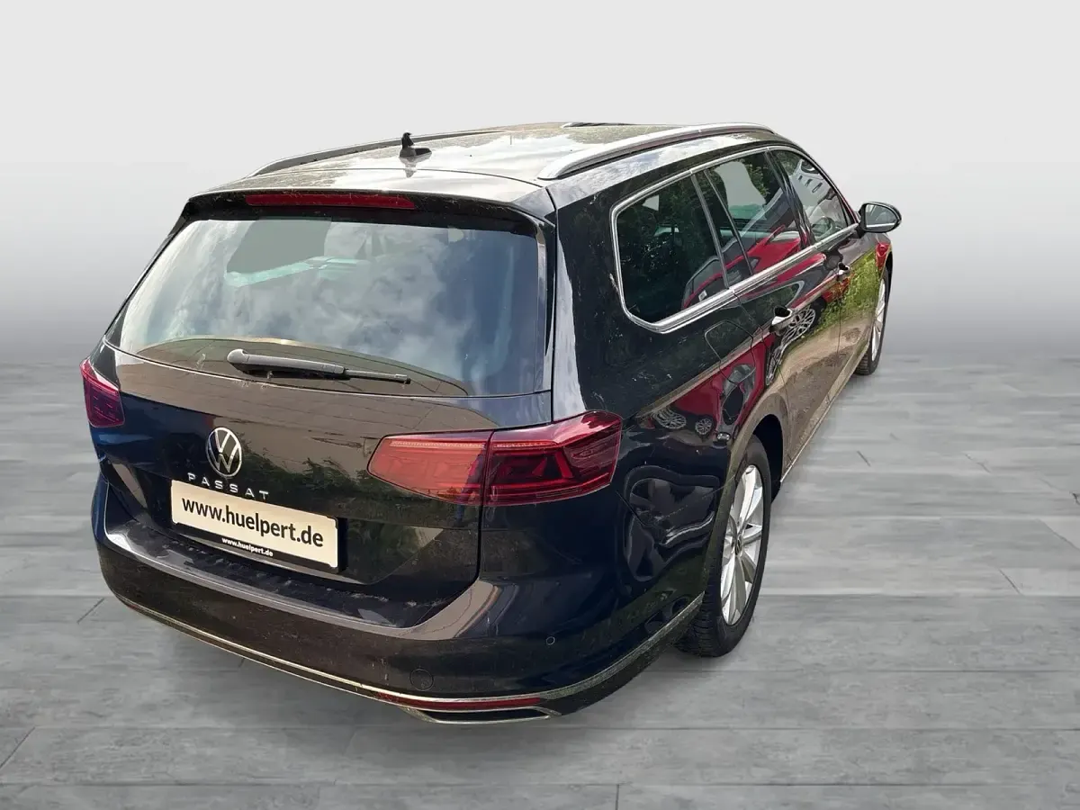 Gebraucht VW Passat Elegance 150 PS (110 kW) 2021 Deep black perleffekt Kombi
