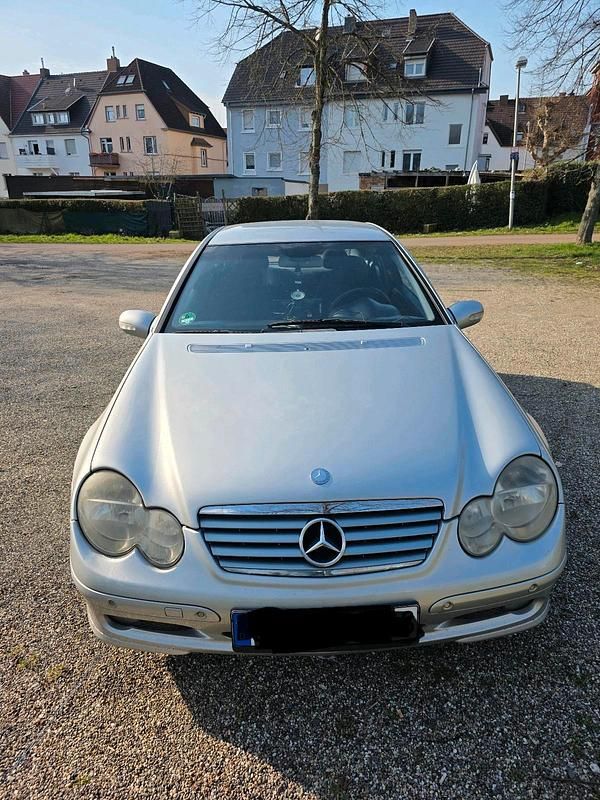 Gebraucht Mercedes C180 143 PS (105 kW) 2003 Silber Coupé