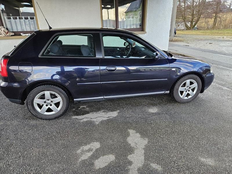 Gebraucht Audi A3 101 PS (74 kW) 2002 Blau Kleinwagen