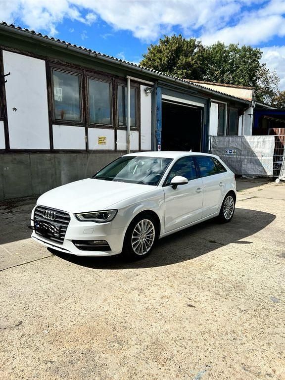Weiß Gebraucht 2014 Audi A3 S-Line Limousine | 11.999 € (Guter Preis) - Bild 1/4