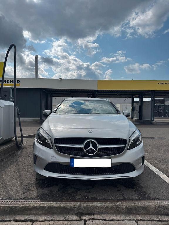 Silber Gebraucht 2015 Mercedes A220 Kleinwagen | 13.999 € (Guter Preis) - Bild 1/4