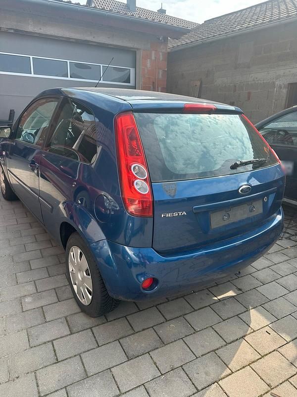 Gebraucht Ford Fiesta 70 PS (51 kW) 2008 Blau Kleinwagen