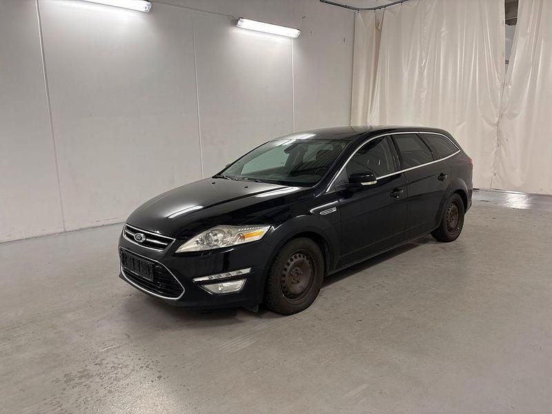 Schwarz Gebraucht 2013 Ford Mondeo Business Edition Limousine | 2.222 € - Bild 1/4