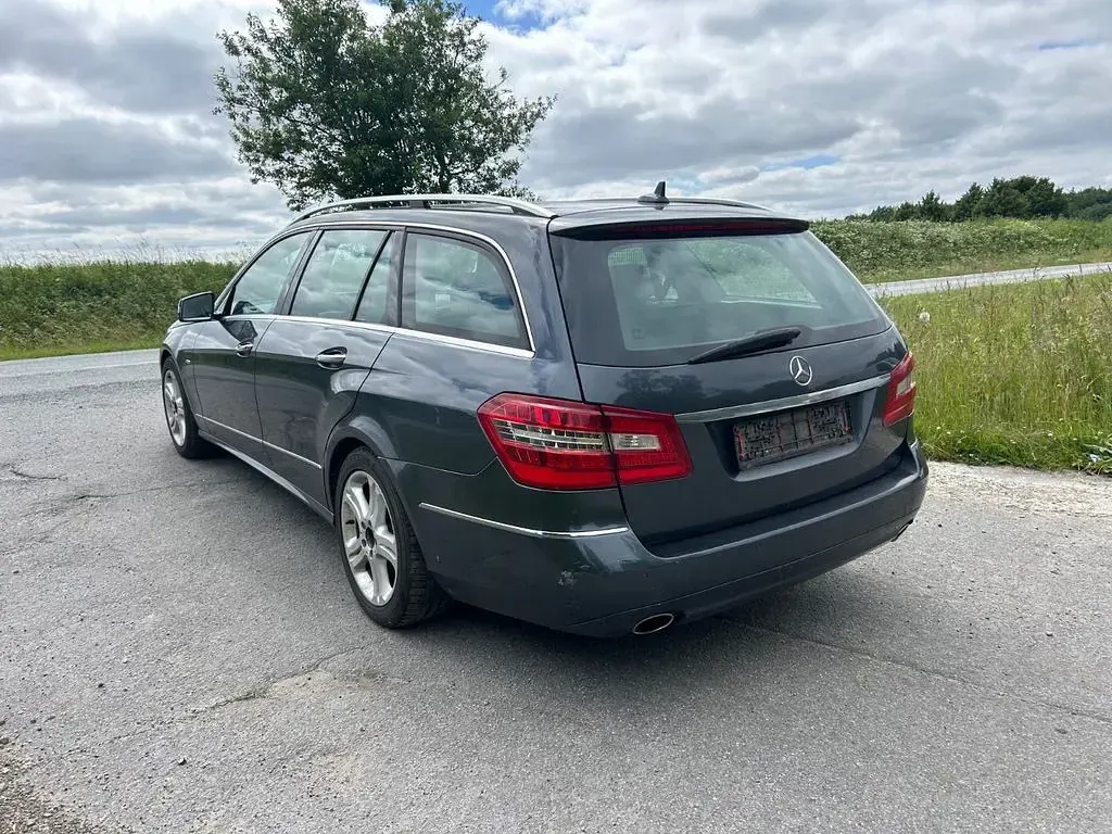 Gebraucht Mercedes E300 Avantgarde 231 PS (169 kW) 2010 Grau Kombi