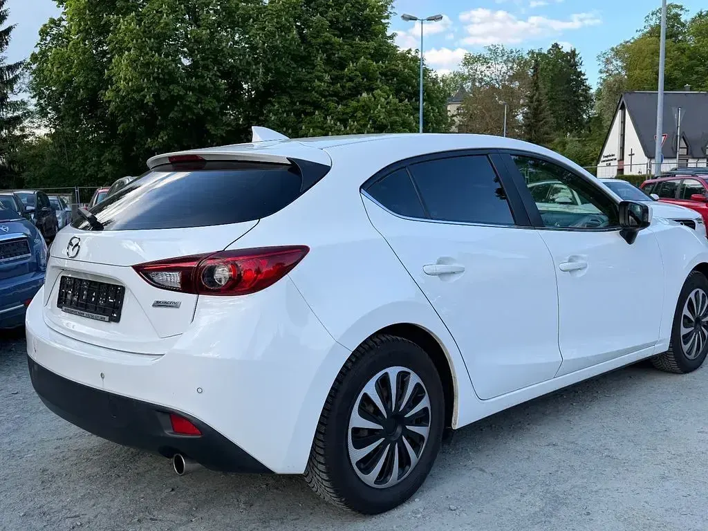 Gebraucht Mazda 3 Center-Line 120 PS (88 kW) 2016 Weiß Limousine