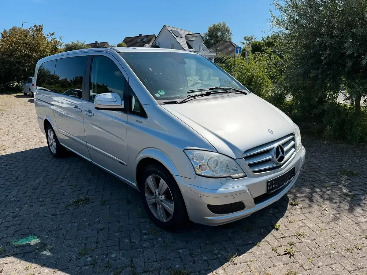 Gebraucht Mercedes Viano 143 PS (105 kW) 2013 Silber Van / Kleinbus