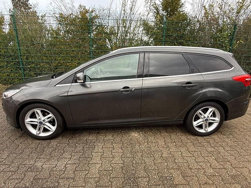 Usata Ford Focus Titanium 125 CV (91 kW) 2017 Grigio Station wagon