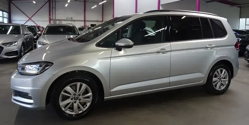 Gebraucht VW Touran 150 PS (110 kW) 2023 Reflexsilber Van / Kleinbus