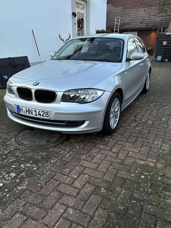 Grau Gebraucht 2008 BMW 120 Kleinwagen | 8.499 € (Etwas zu teuer) - Bild 1/4