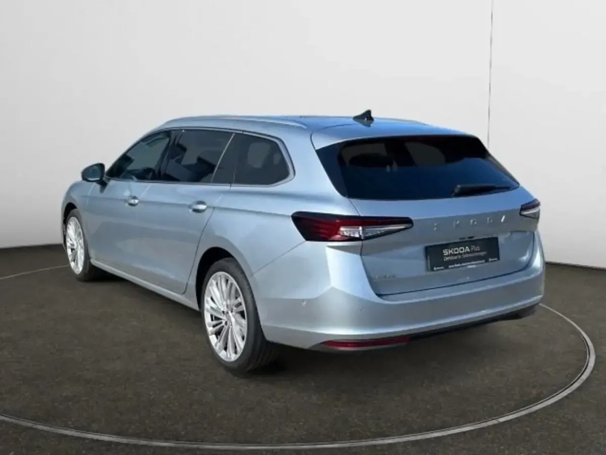 Gebraucht Skoda Superb Suite 150 PS (110 kW) 2024 Andere farbe Kombi