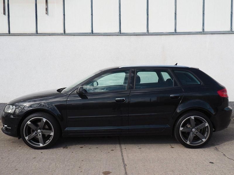Gebraucht Audi A3 Attraction 125 PS (91 kW) 2011 Schwarz Kleinwagen