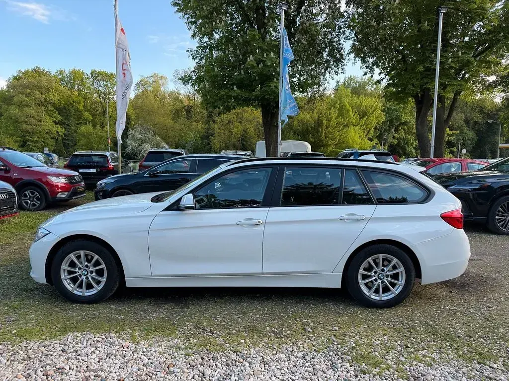 Gebraucht BMW 318 Advantage 136 PS (100 kW) 2018 Weiß Kombi