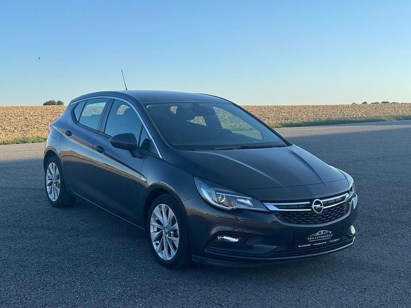 Grau Gebraucht 2015 Opel Astra Limousine | 11.290 € (Fairer Preis) - Bild 1/4