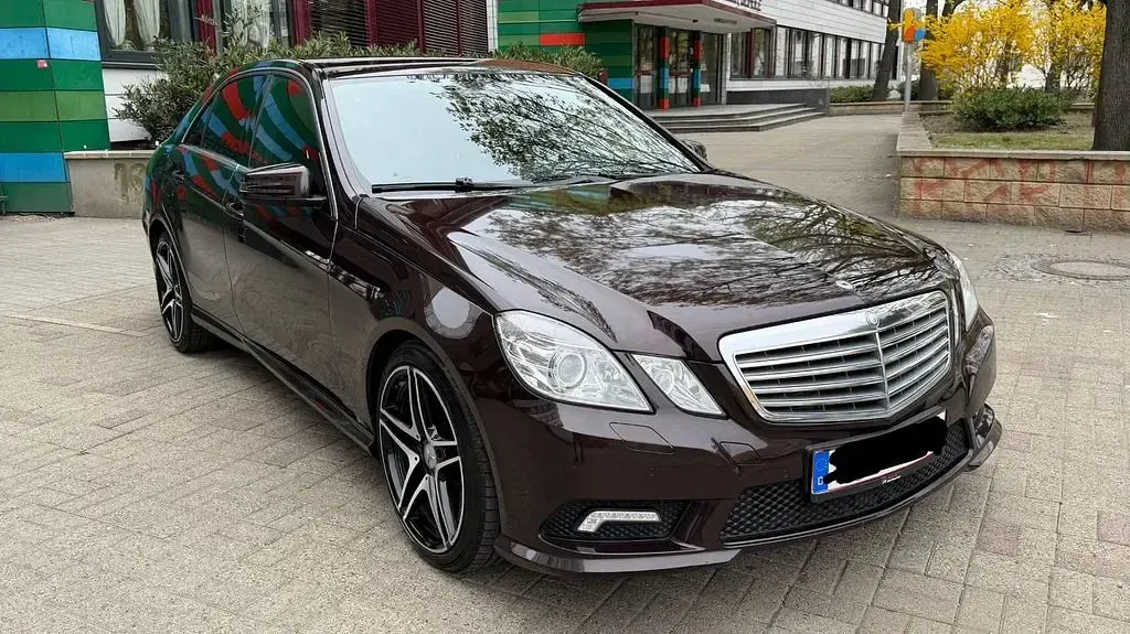 Gebraucht Mercedes E350 Elegance 231 PS (169 kW) 2010 Braun Limousine