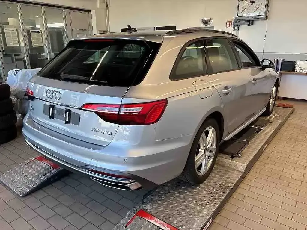 Gebraucht Audi A4 Advanced Plus 150 PS (110 kW) 2023 Silber Kombi
