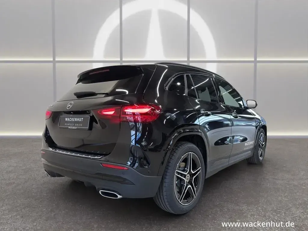Gebraucht Mercedes GLA200 Advanced Plus 163 PS (119 kW) 2026 Schwarz SUV