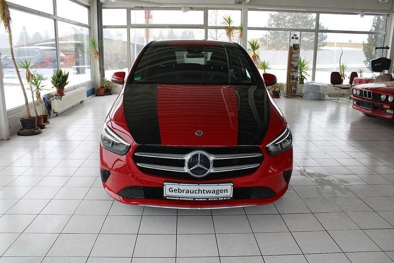 Gebraucht Mercedes B220 190 PS (139 kW) 2019 Rot Van / Kleinbus