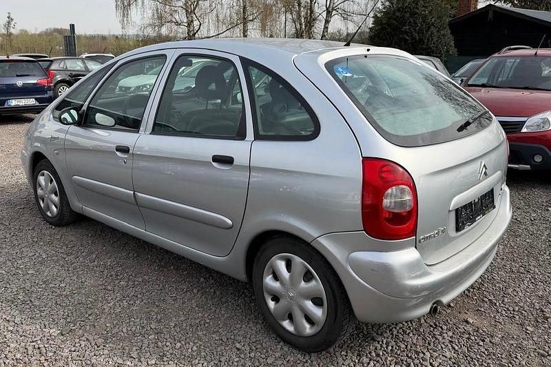 Gebraucht Citroën Xsara Picasso 116 PS (85 kW) 2002 Silber Van / Kleinbus
