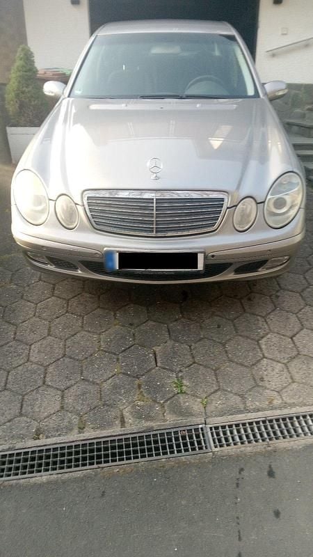 Gebraucht Mercedes E240 177 PS (130 kW) 2003 Silber Limousine