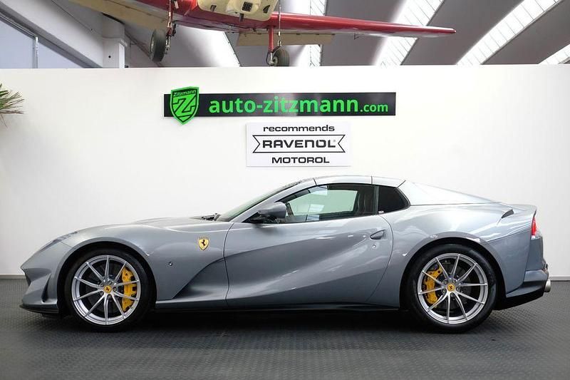 Gebraucht Ferrari 812 795 PS (584 kW) 2024 Grigio titanio metallic Cabrio