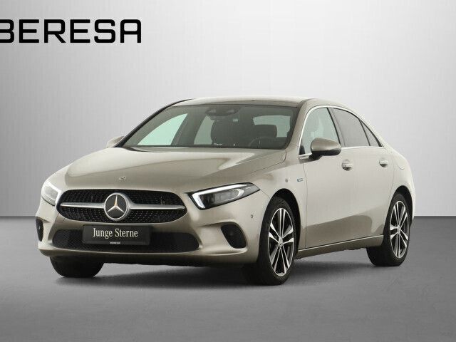 Silber Gebraucht 2020 Mercedes A250 Limousine | 25.980 € (Teuer) - Bild 1/4