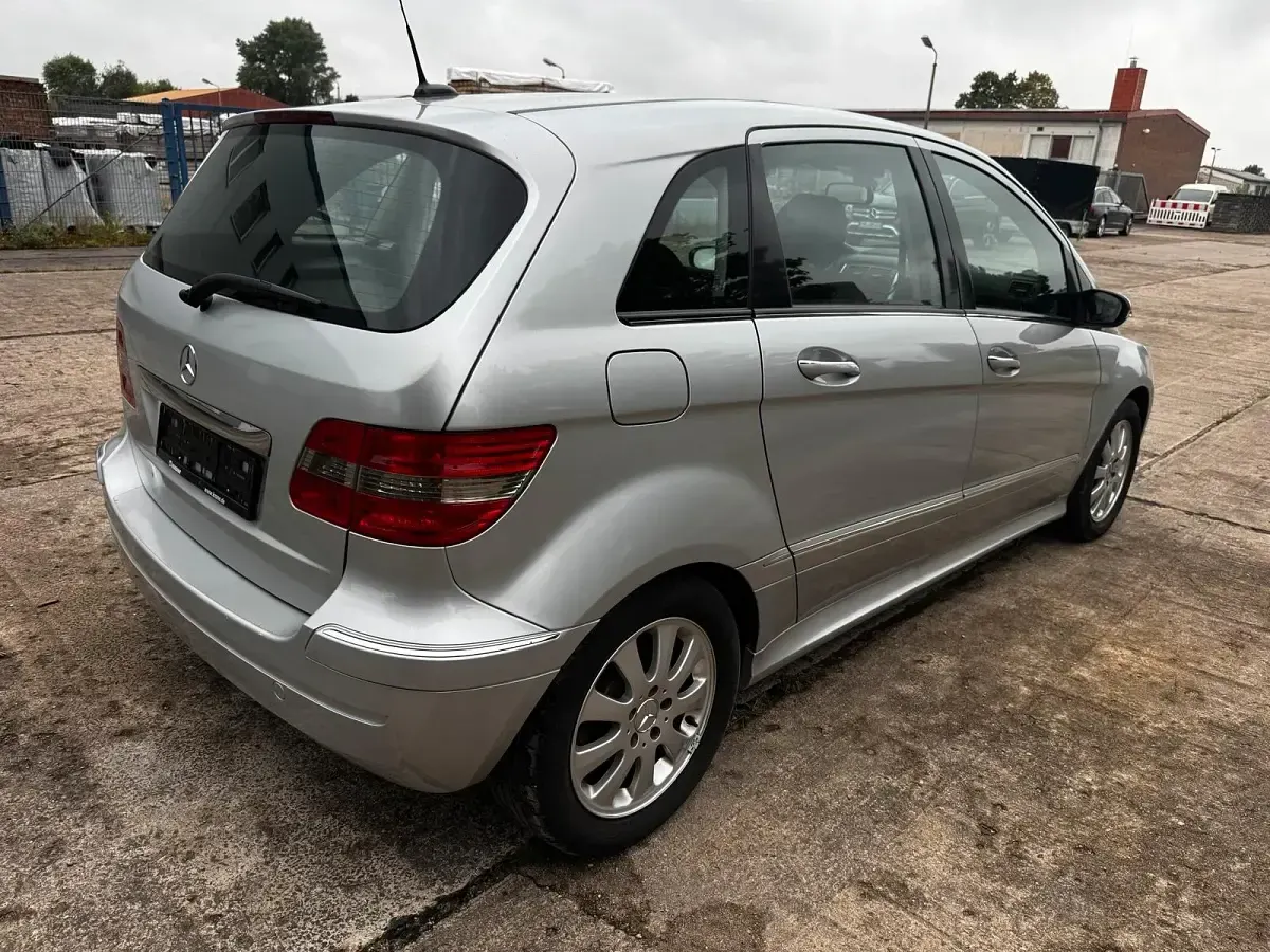 Gebraucht Mercedes B200 140 PS (102 kW) 2008 Silber Van / Kleinbus