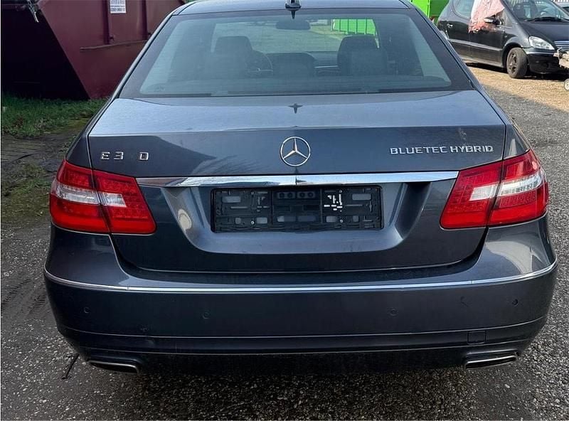 Gebraucht Mercedes E300 204 PS (150 kW) 2013 Grau Limousine