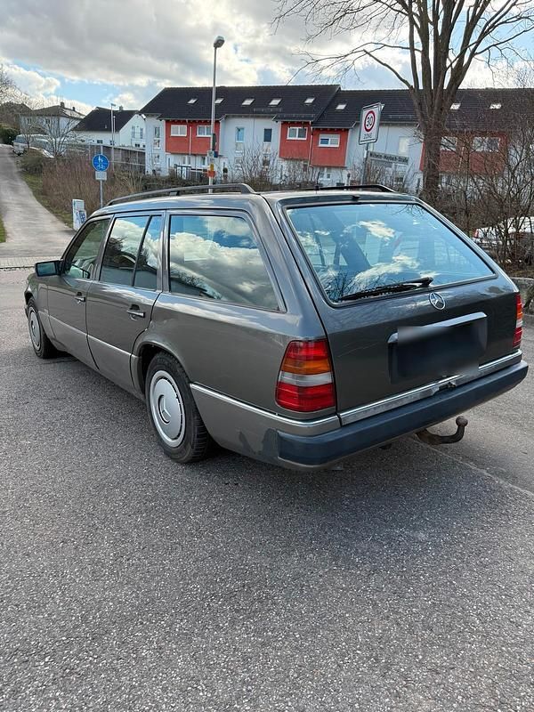Second-hand Mercedes E250 94 CP (69 kW) 1993 Gri Break