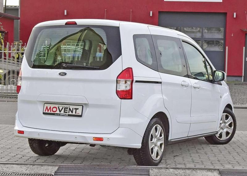 Gebraucht Ford Tourneo Ambiente 101 PS (74 kW) 2019 Weiß Kombi
