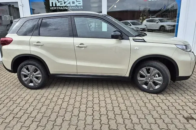 Gebraucht Suzuki Vitara Comfort 110 PS (80 kW) 2025 Savannah ivory / cosmic black SUV