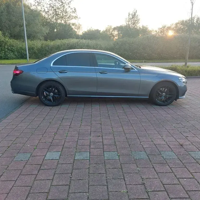 Usado Mercedes E200 Avantgarde 197 CV (144 kW) 2022 Gris Berlina