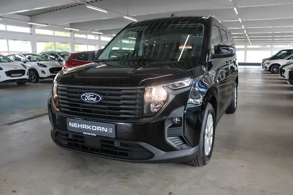 Neu Ford Tourneo Courier Titanium 125 PS (91 kW) 2026 Rot Van / Kleinbus