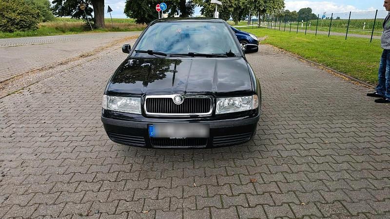Schwarz Gebraucht 2001 Skoda Octavia Limousine | 1.500 € (Fairer Preis) - Bild 1/4