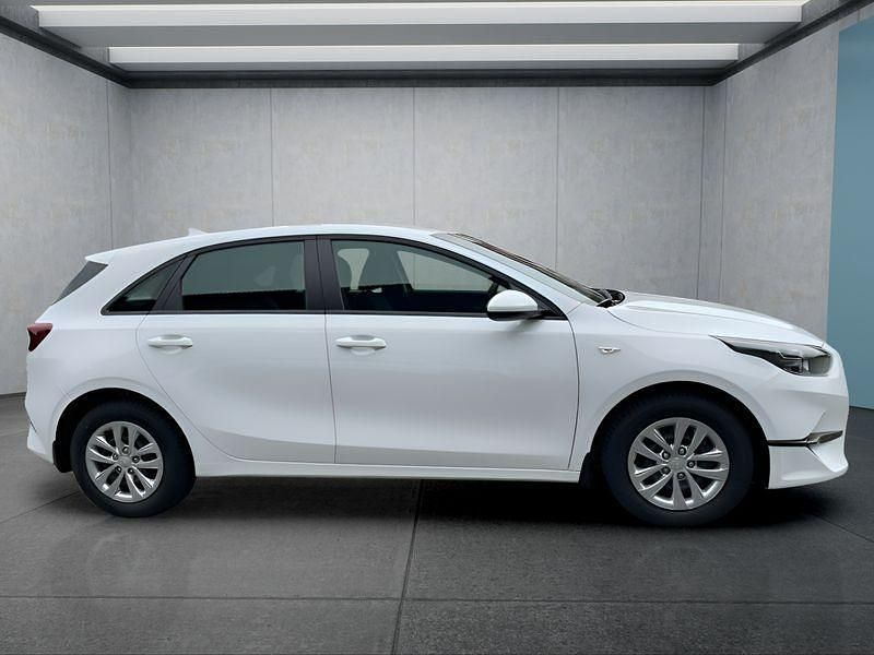 Neu Kia Ceed 140 PS (102 kW) 2025 Weiß Kleinwagen