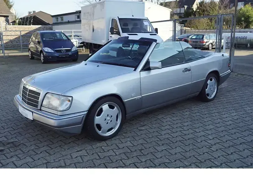 Gebraucht Mercedes E220 Sportline 150 PS (110 kW) 1994 Brillantsilber  metallic Cabrio
