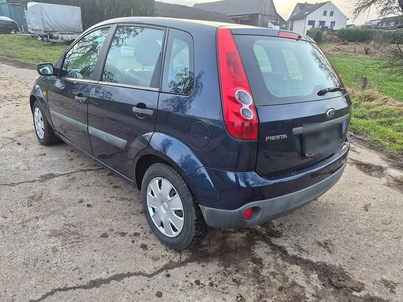 Gebraucht Ford Fiesta 60 PS (44 kW) 2005 Blau Kleinwagen