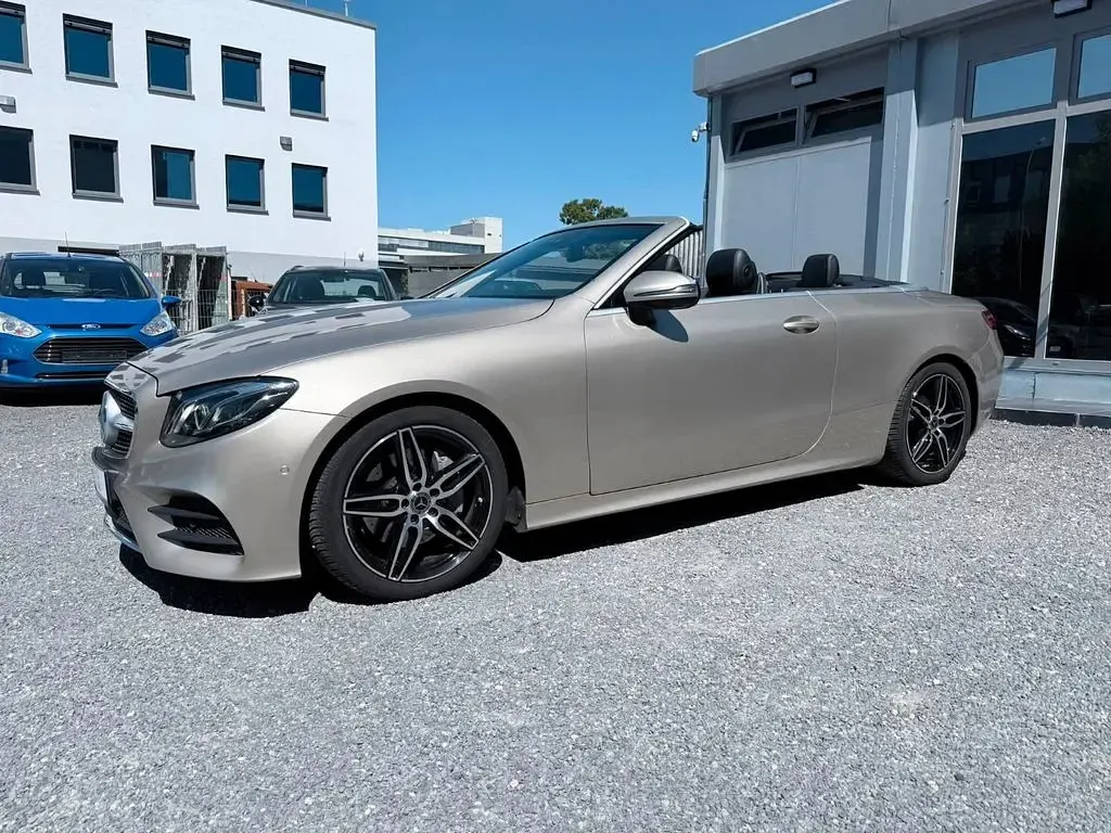 Gebraucht Mercedes E220 AMG line 194 PS (142 kW) 2018 Aragonitsilber  metalliclack Cabrio
