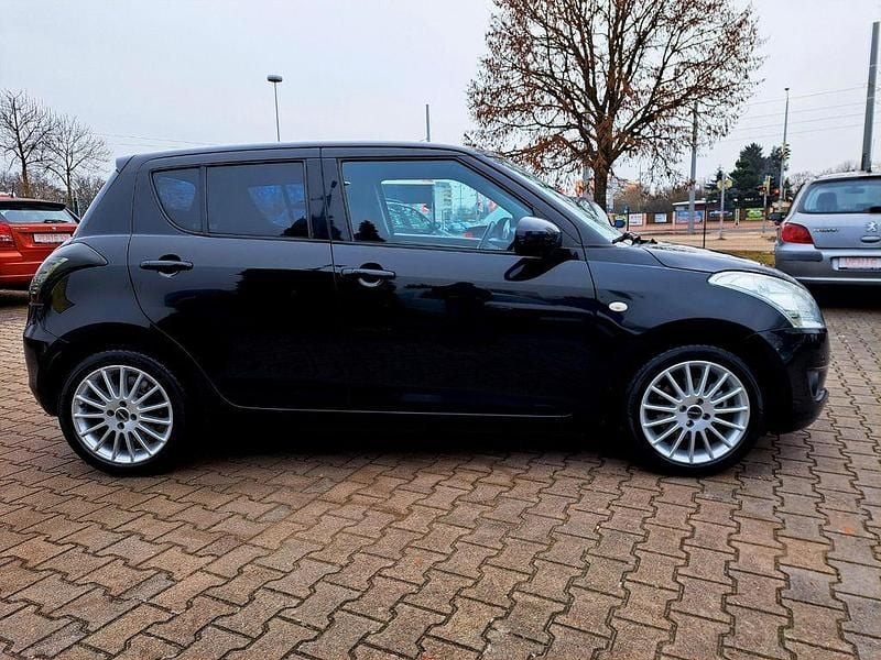 Gebraucht Suzuki Swift 94 PS (69 kW) 2012 Schwarz Limousine