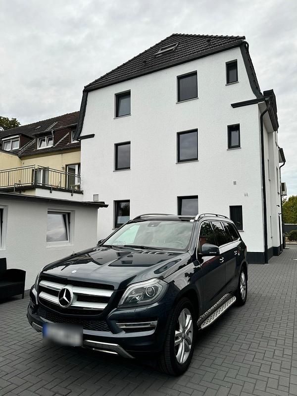 Grau Gebraucht 2015 Mercedes GL350 SUV | 28.900 € (Fairer Preis) - Bild 1/4