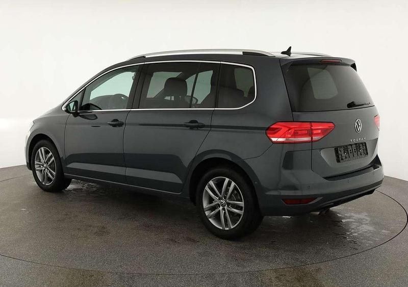Delfin grau metallic Neu 2025 VW Touran Comfortline Van / Kleinbus | 40.895 € - Bild 1/2