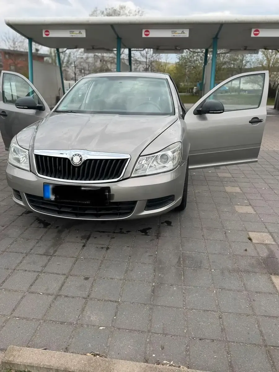Gebraucht Skoda Octavia 122 PS (89 kW) 2010 Grau Limousine