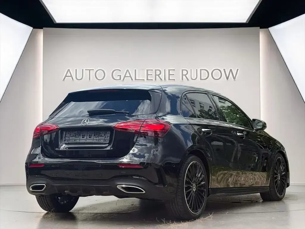 Gebraucht Mercedes A180 AMG 136 PS (100 kW) 2023 Schwarz Limousine