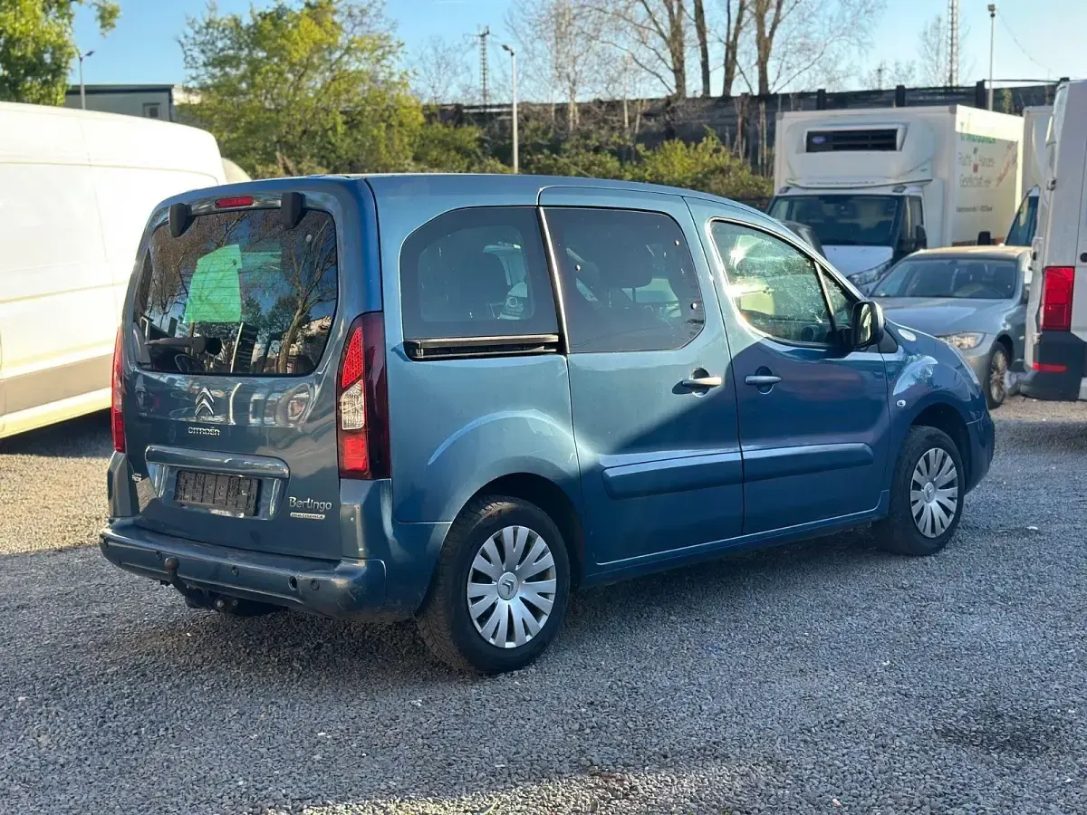 Gebraucht Citroën Berlingo SELECTION 110 PS (80 kW) 2017 Blau Van / Kleinbus
