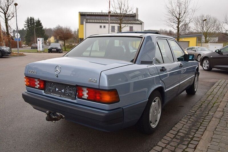 Gebraucht Mercedes 190 121 PS (88 kW) 1993 Blau Limousine